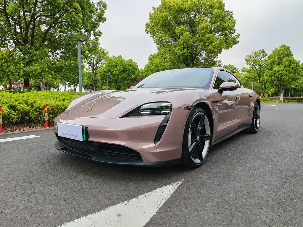 Porsche Taycan 2023