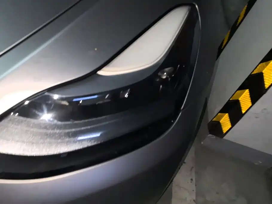 Tesla Model Y — миниатюра 5