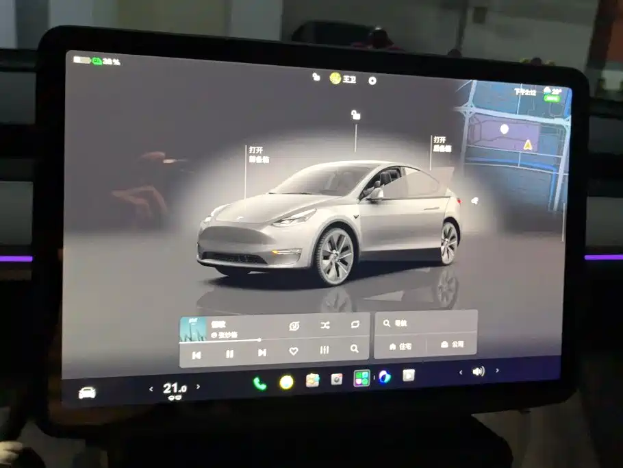 Tesla Model Y — миниатюра 13