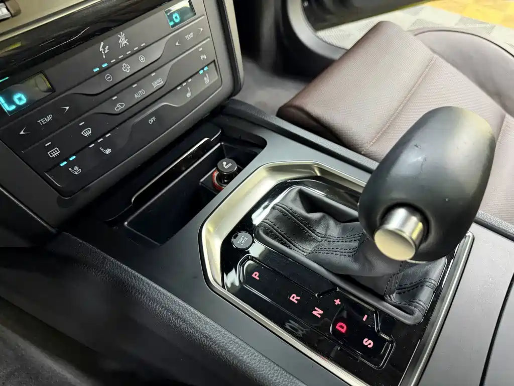 Hongqi Hongqi H7 — миниатюра 17