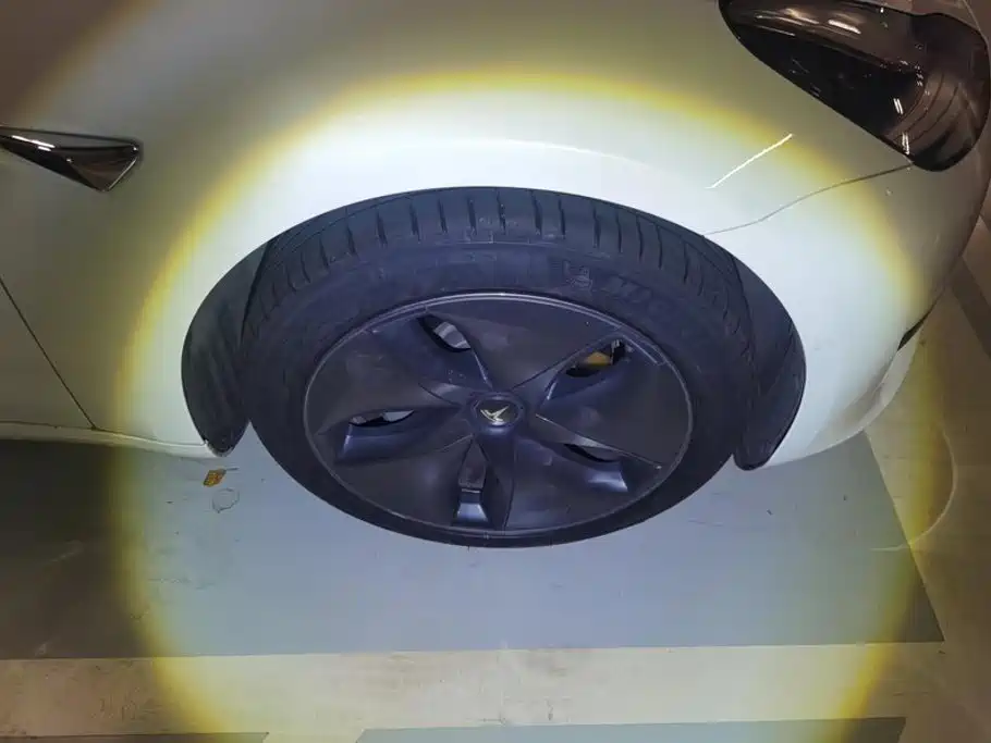 Tesla Model 3 — миниатюра 6