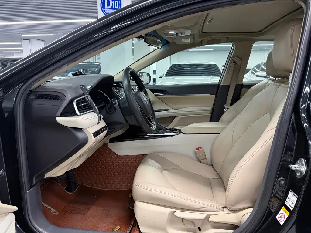 Toyota Camry — миниатюра 12