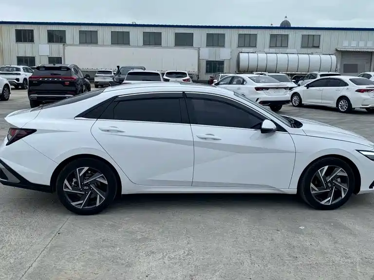 Hyundai Elantra — миниатюра 5