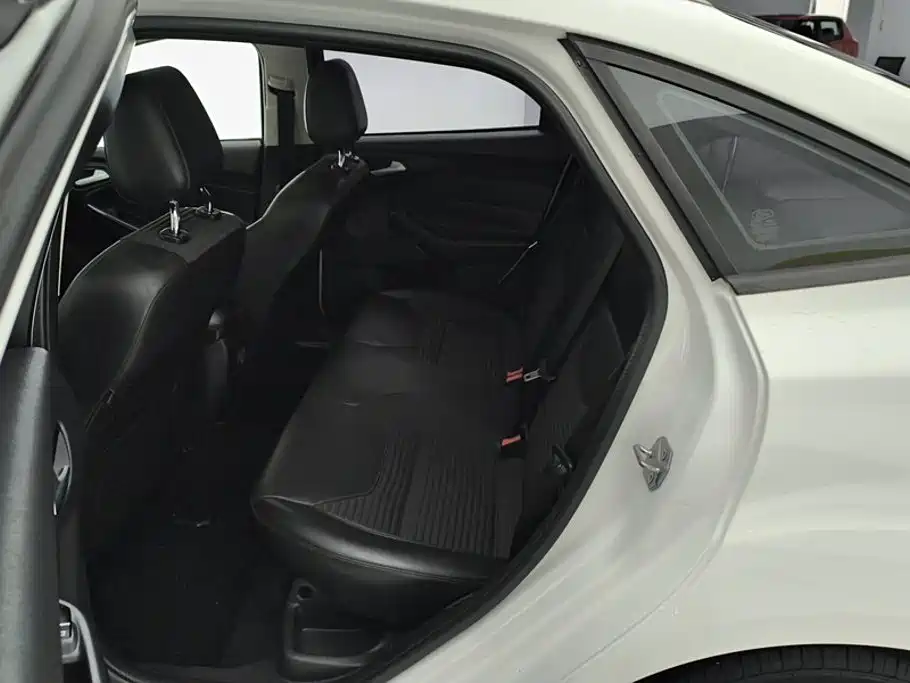 Ford Focus — миниатюра 11