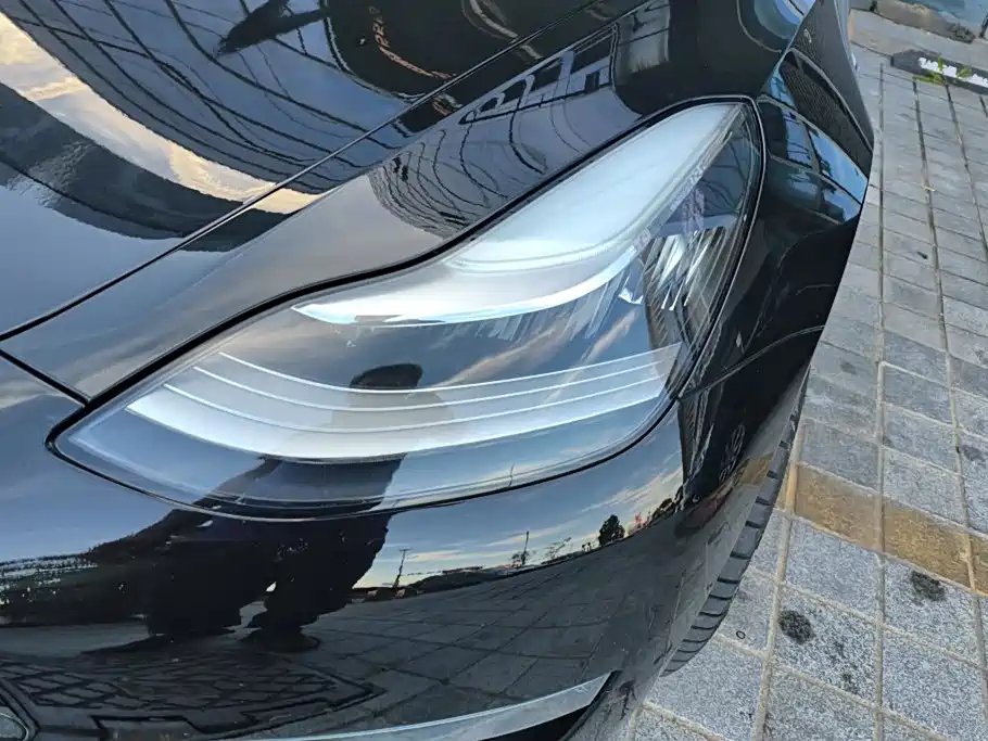 Tesla Model 3 — миниатюра 5