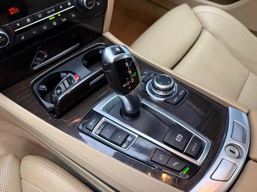 BMW 7 Series — миниатюра 16