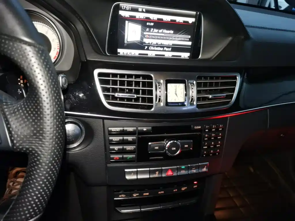 Mercedes-Benz E-Class — миниатюра 13