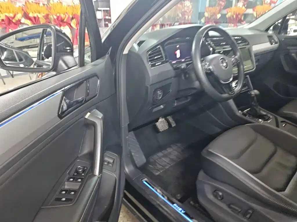Volkswagen Tiguan L PHEV — миниатюра 15