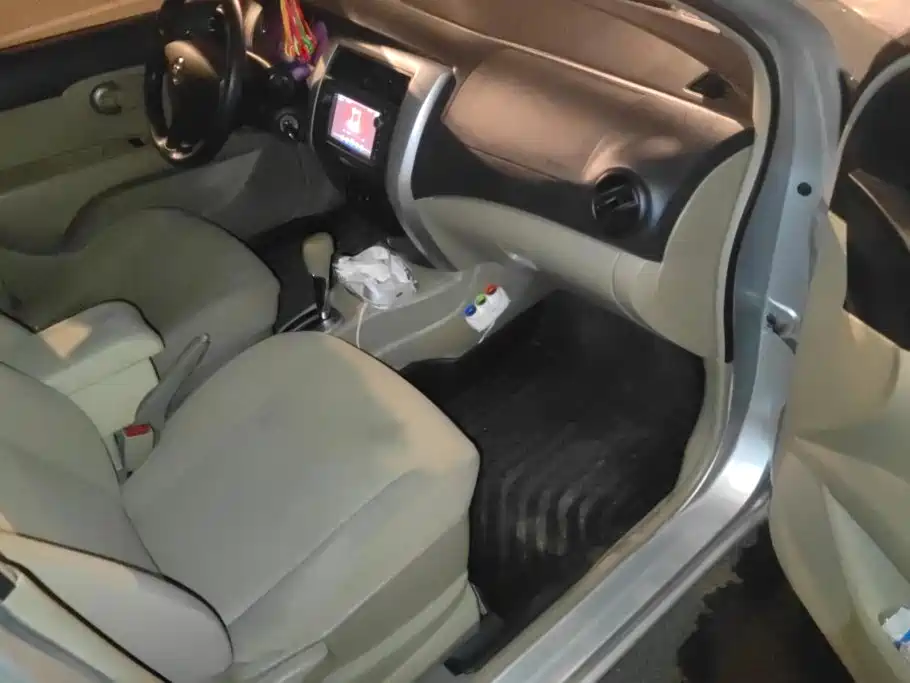 Nissan Livina — миниатюра 8