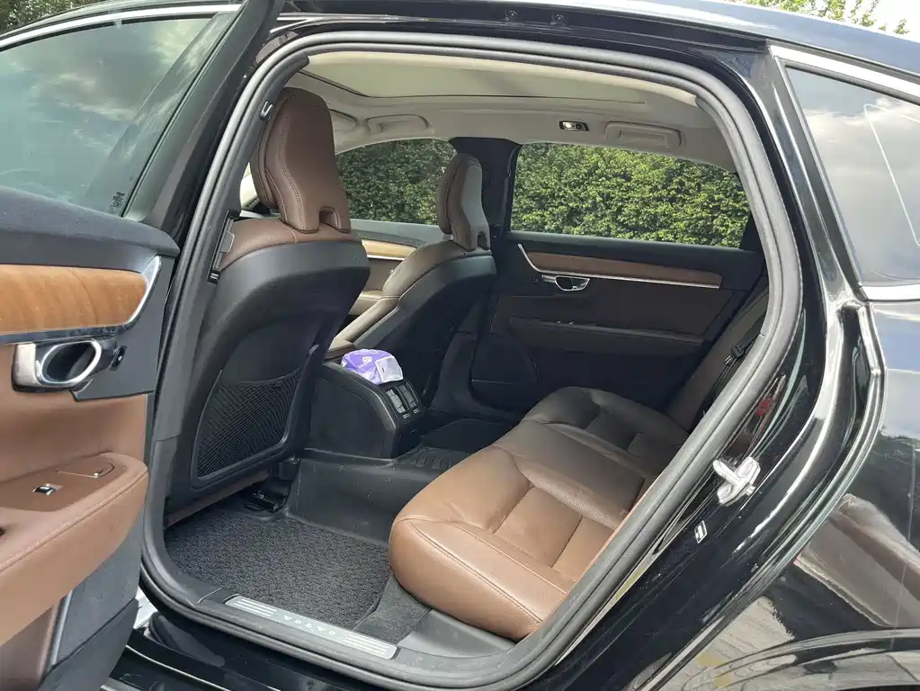 Volvo S90 — миниатюра 8