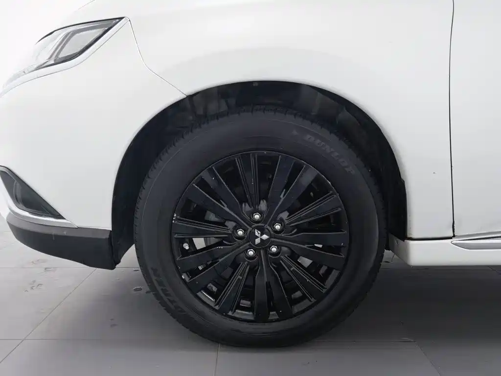 Mitsubishi Outlander — миниатюра 17