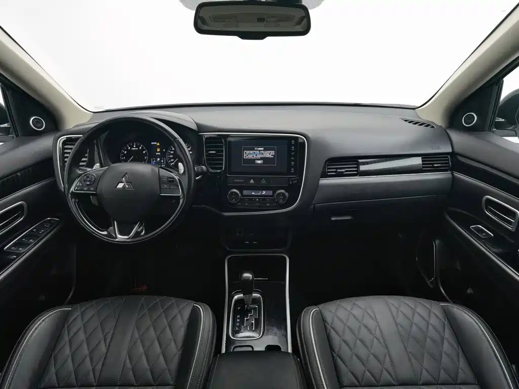 Mitsubishi Outlander — миниатюра 5