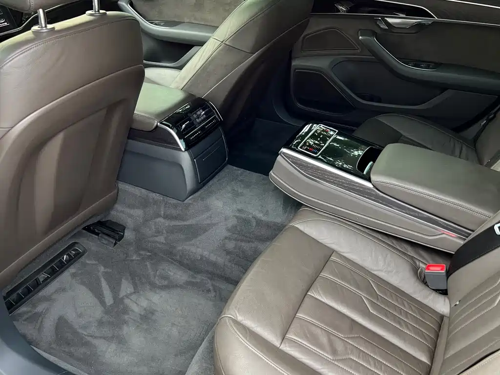 Audi A8 — миниатюра 5