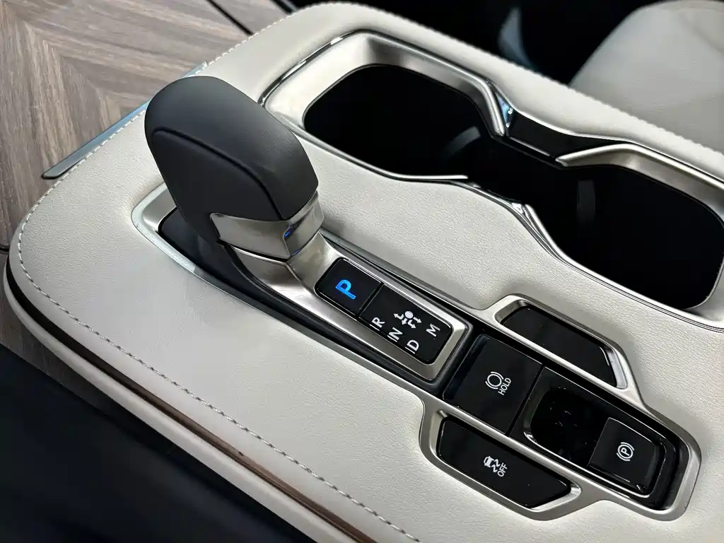 Lexus LM — миниатюра 10