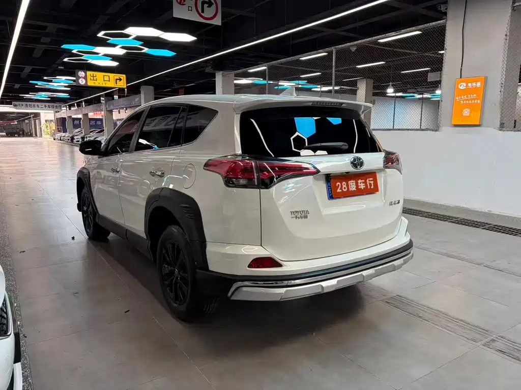 Toyota RAV4 — миниатюра 7