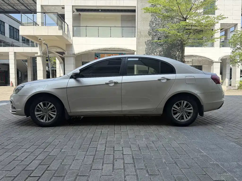 Geely Emgrand — миниатюра 10
