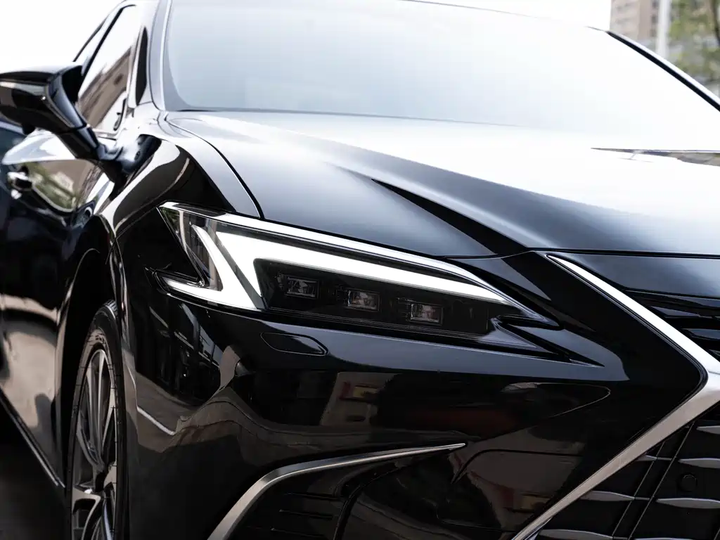 Lexus ES 2025 300h Premium