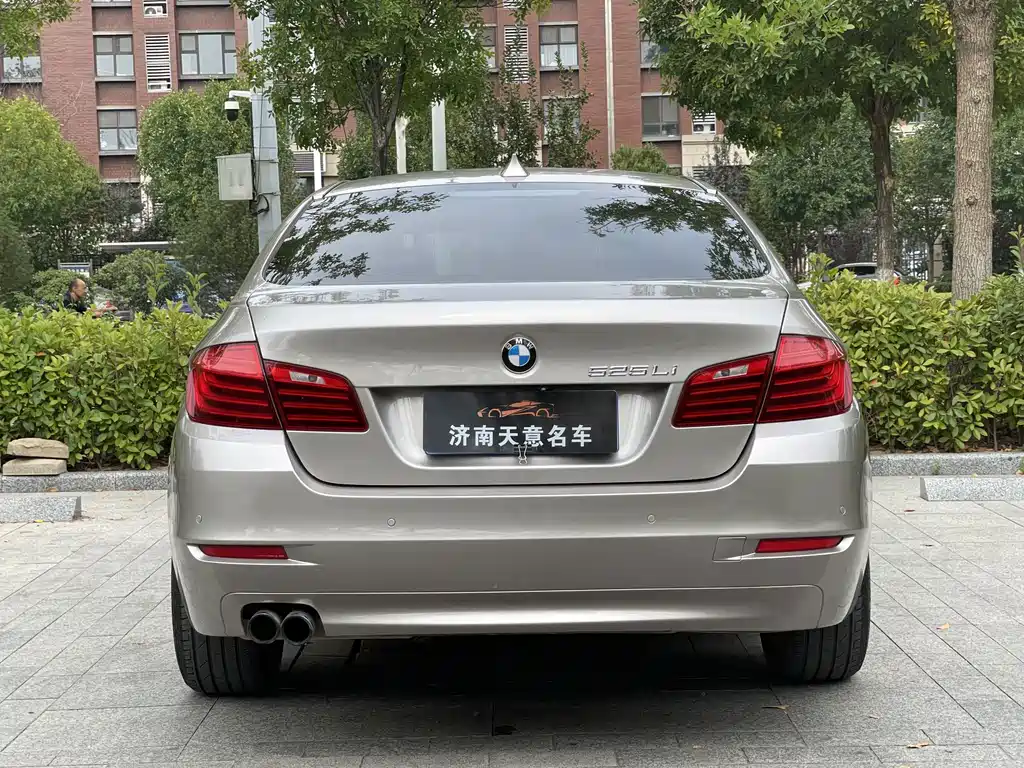 BMW 5 Series — миниатюра 8