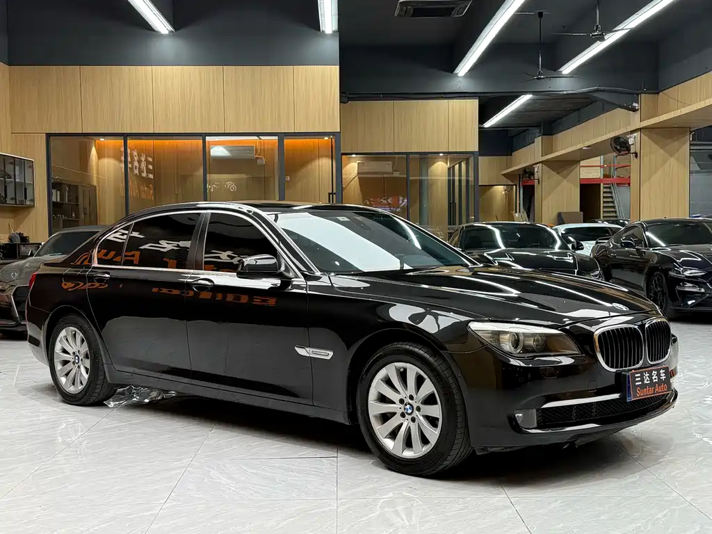 BMW 7 Series — миниатюра 3