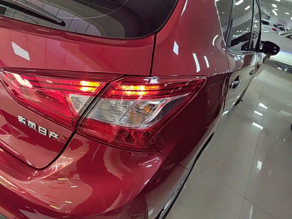 Nissan Tiida — миниатюра 8