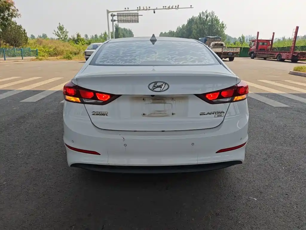 Hyundai Elantra — миниатюра 6