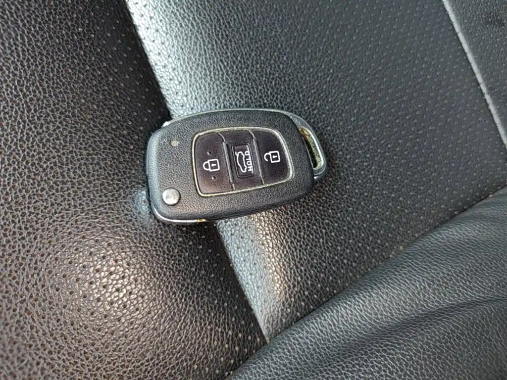 Hyundai Elantra — миниатюра 9