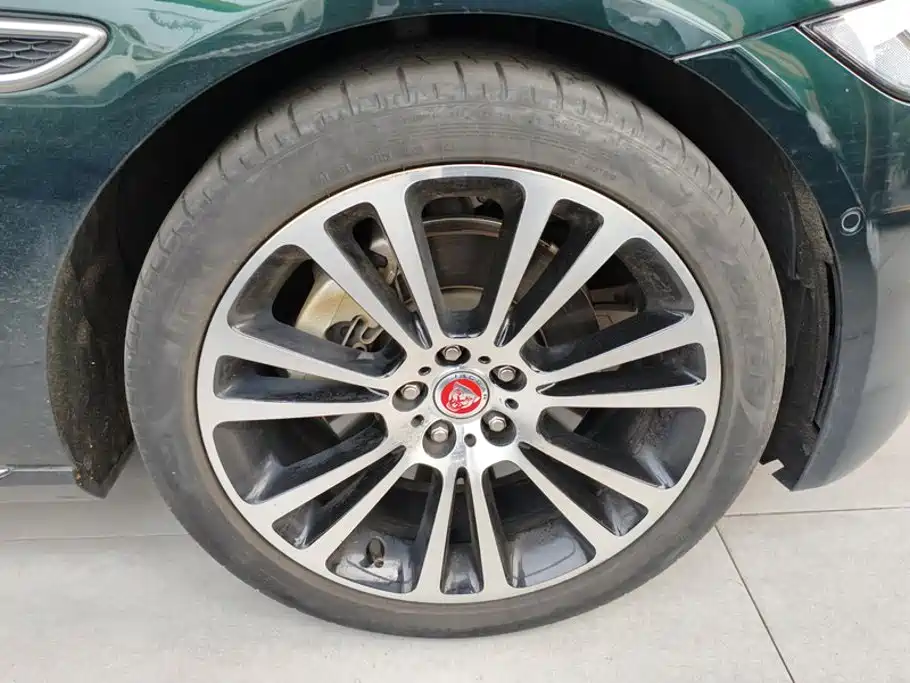Jaguar XFL — миниатюра 6