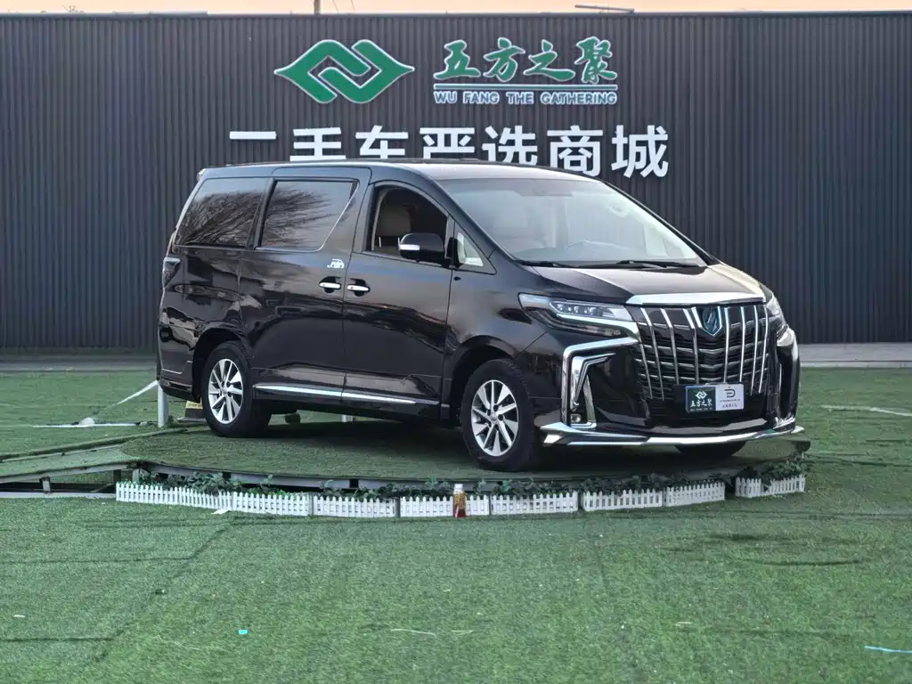 Toyota Alphard — миниатюра 3