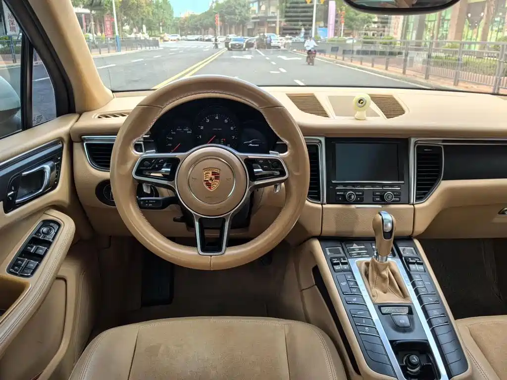 Porsche Macan — миниатюра 14