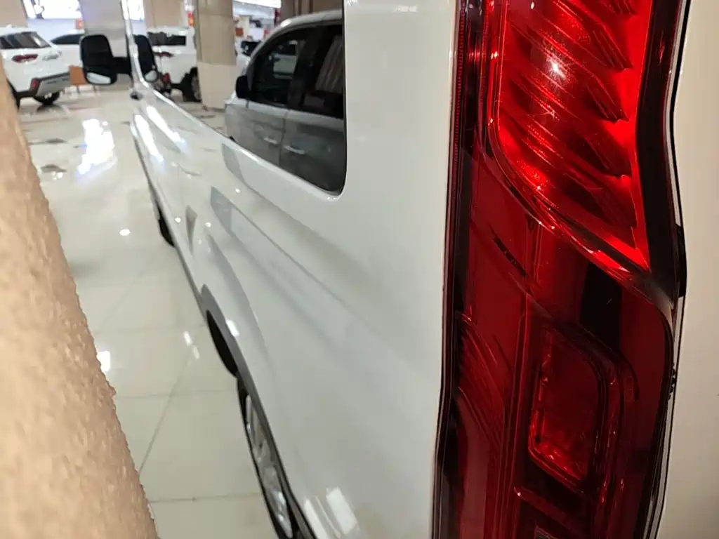 MAXUS V90 — миниатюра 5