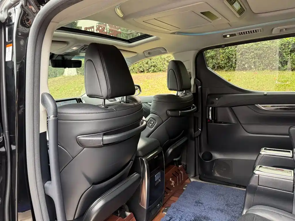 Toyota Vellfire 2020 2.5L HV Luxury