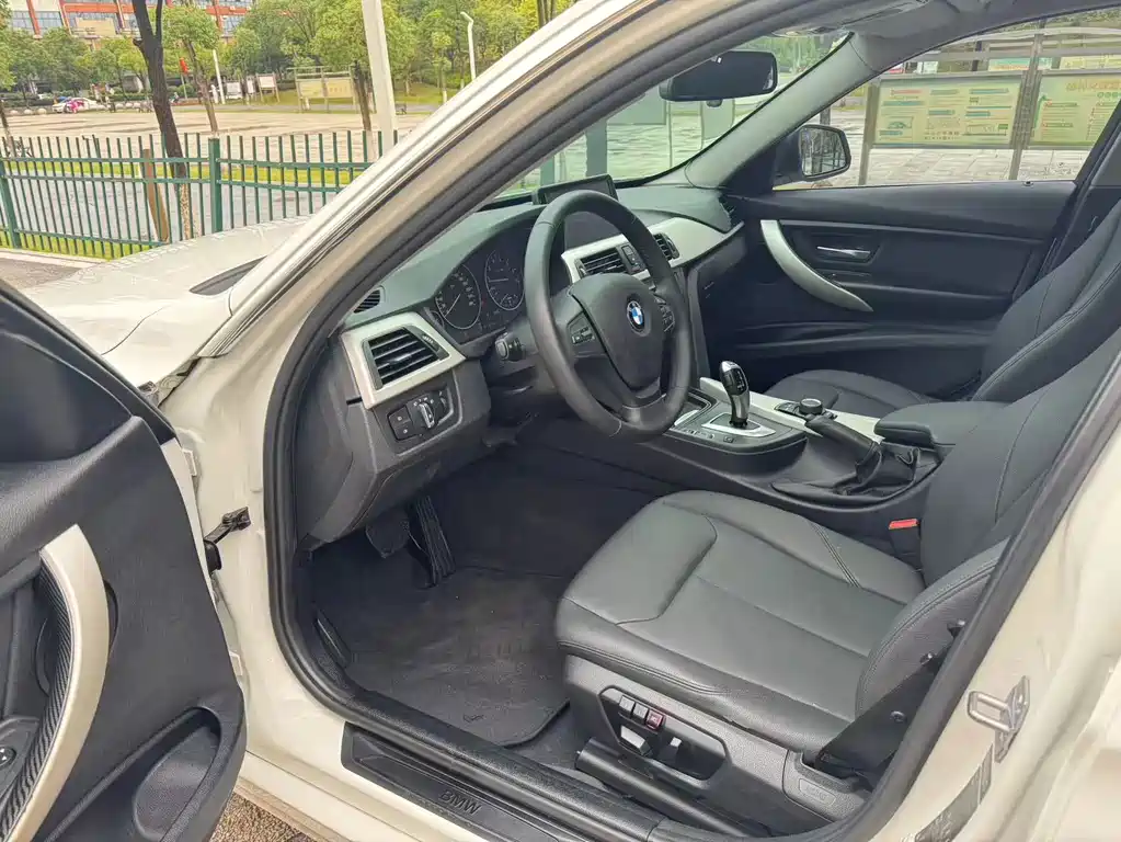 BMW 3 Series — миниатюра 3