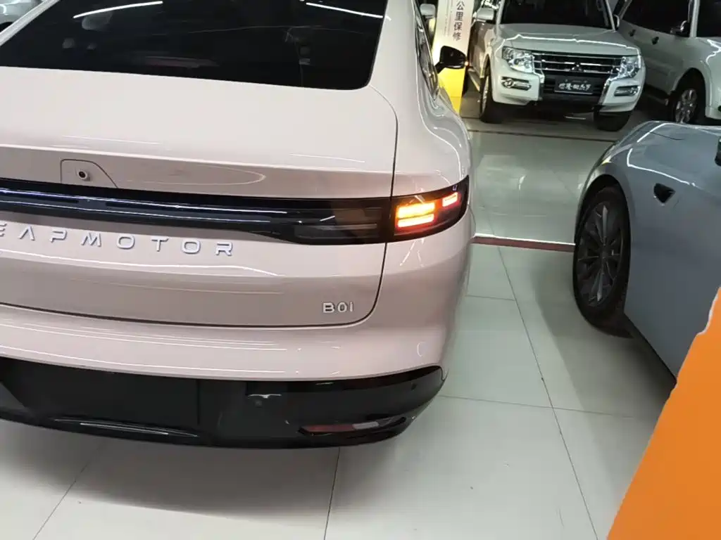 Leapmotor Leapmotor B01 — миниатюра 8
