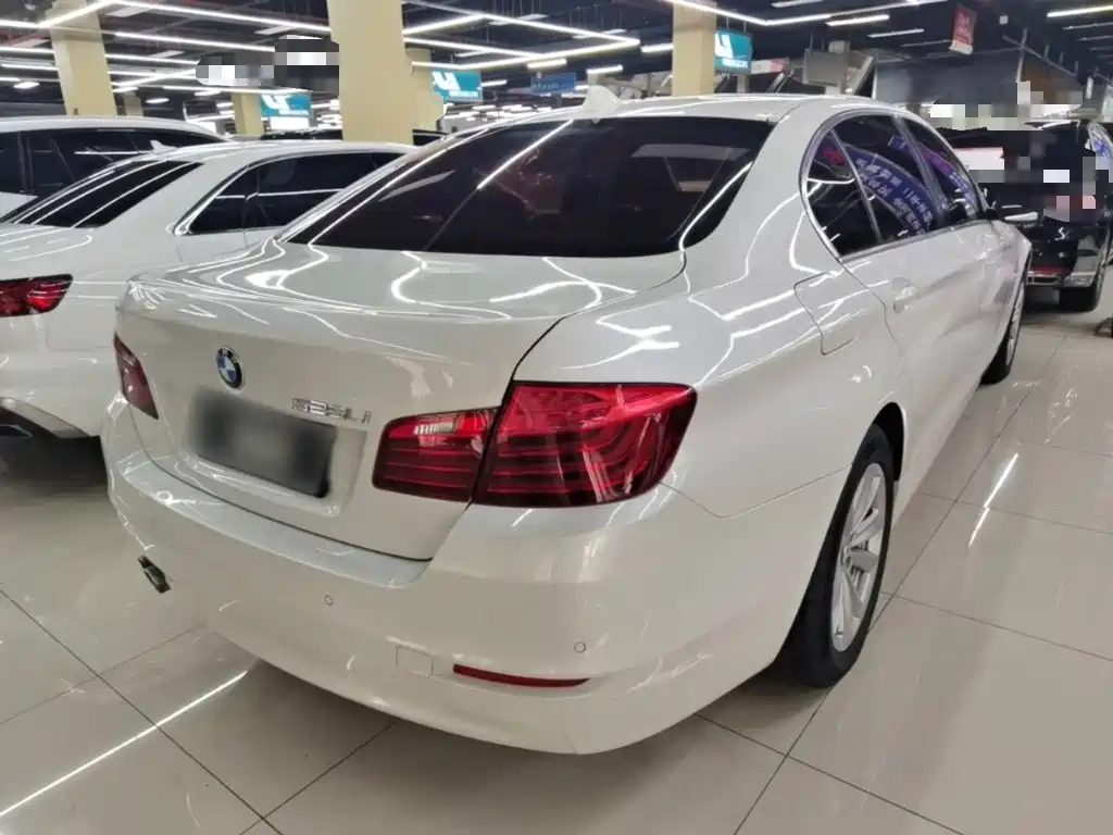 BMW 5 Series — миниатюра 7