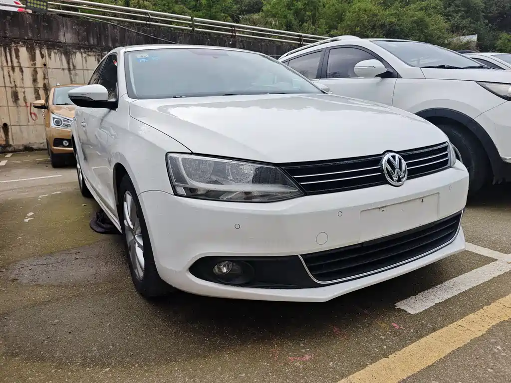 Volkswagen Sagitar 2012 1.4TSI AT Luxury