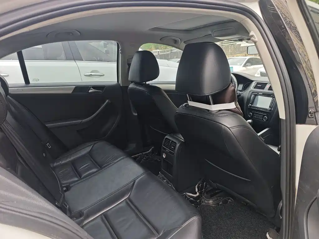 Volkswagen Sagitar 2012 1.4TSI AT Luxury