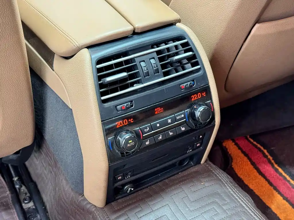 BMW 7 Series — миниатюра 13