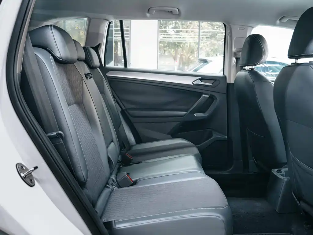 Volkswagen Tiguan L — миниатюра 11