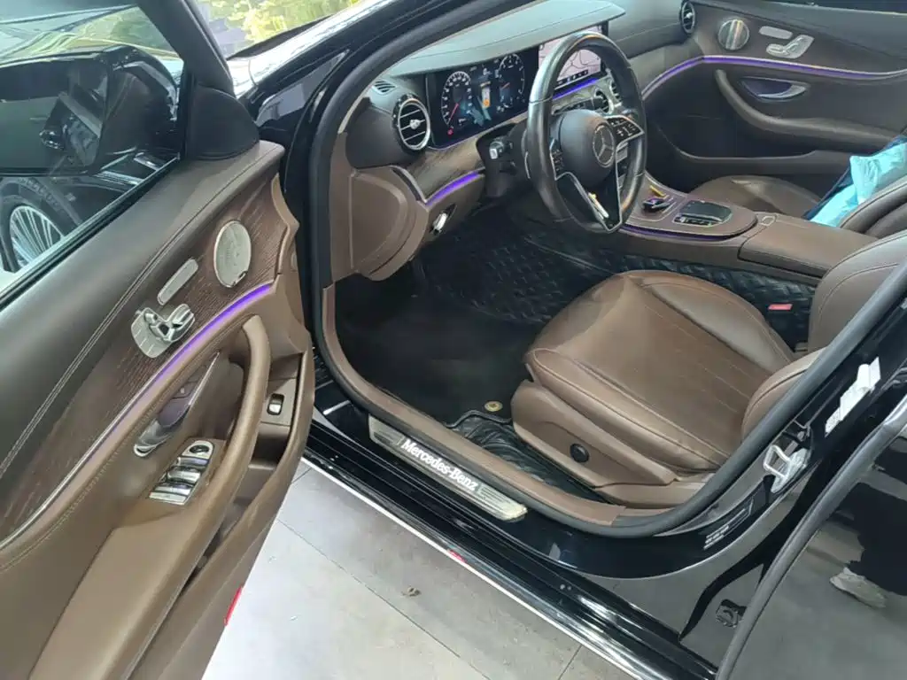 Mercedes-Benz E-Class — миниатюра 16