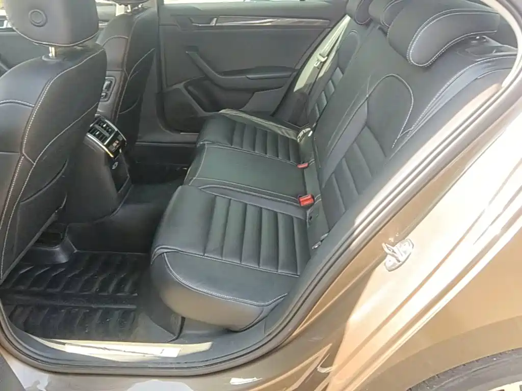 Skoda Superb — миниатюра 22