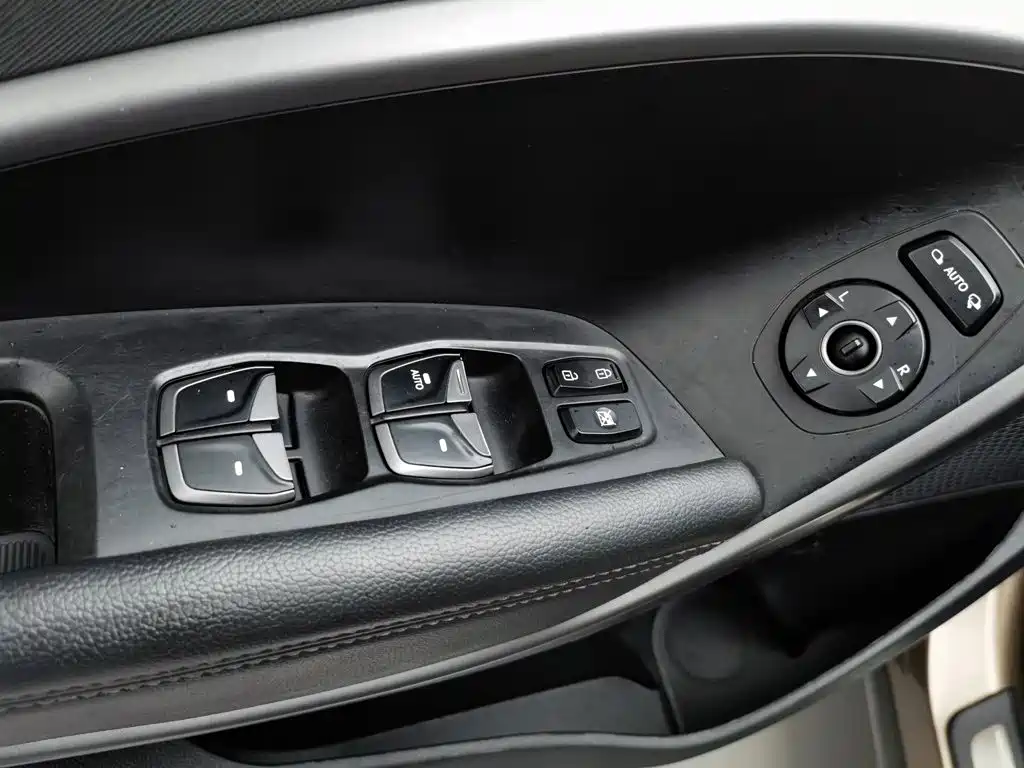 Hyundai Santa Fe — миниатюра 9