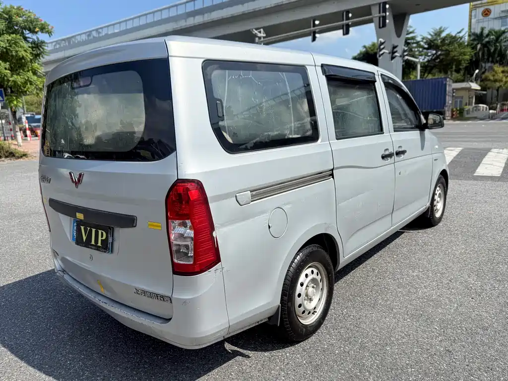 Wuling Rongguang V — миниатюра 5