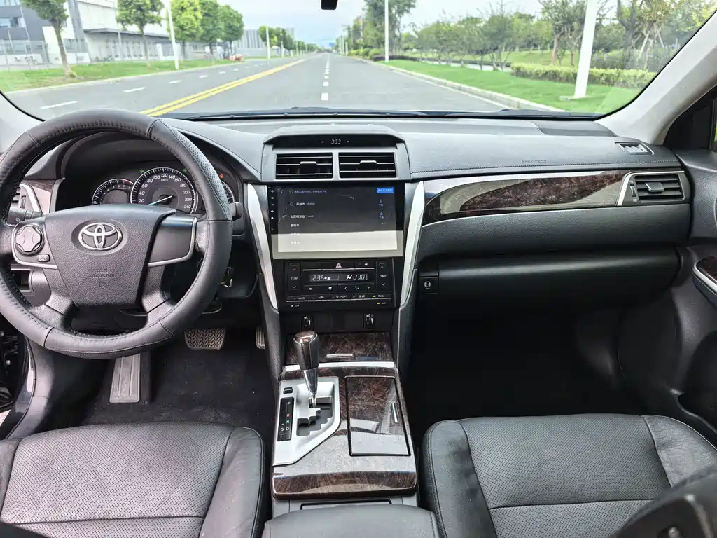 Toyota Camry — миниатюра 10