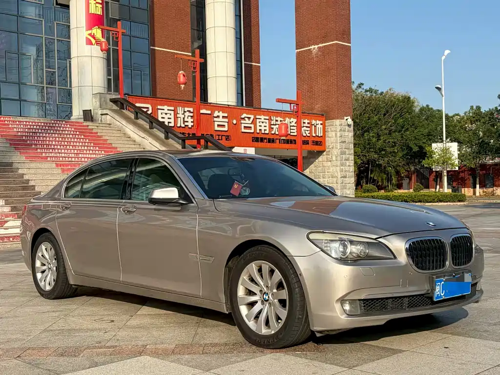 BMW 7 Series — миниатюра 3