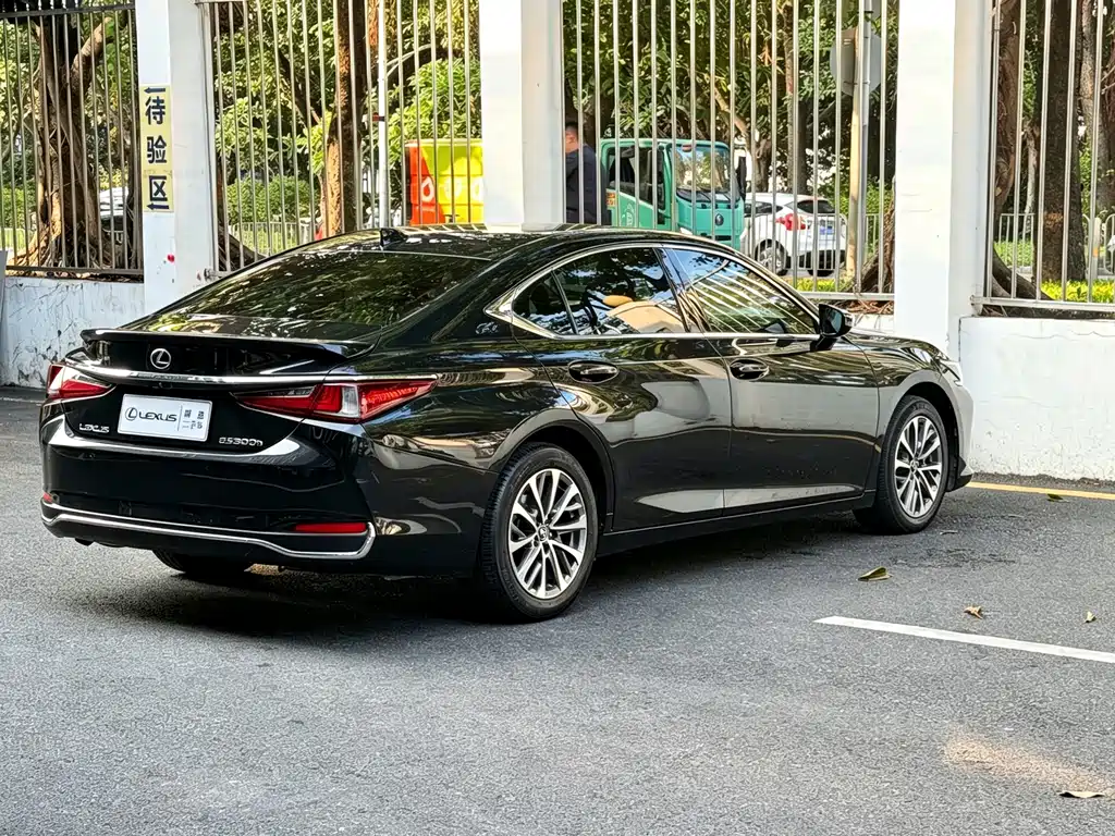 Lexus ES — миниатюра 4