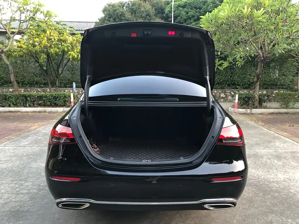 Mercedes-Benz E-Class — миниатюра 21