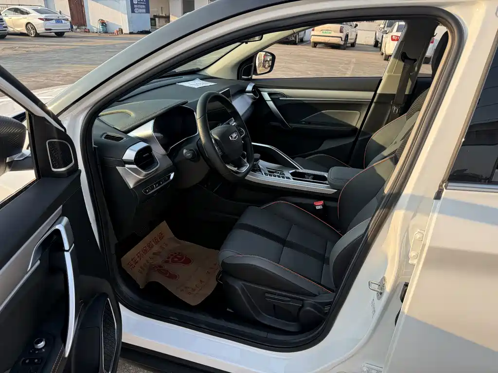 Geely Binyue — миниатюра 10