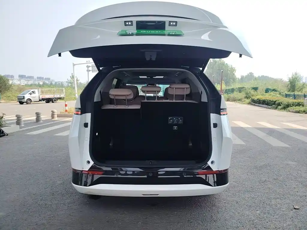 XPeng X9 — миниатюра 19