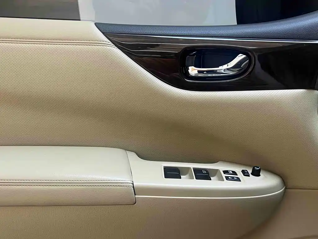 Nissan Quest — миниатюра 16