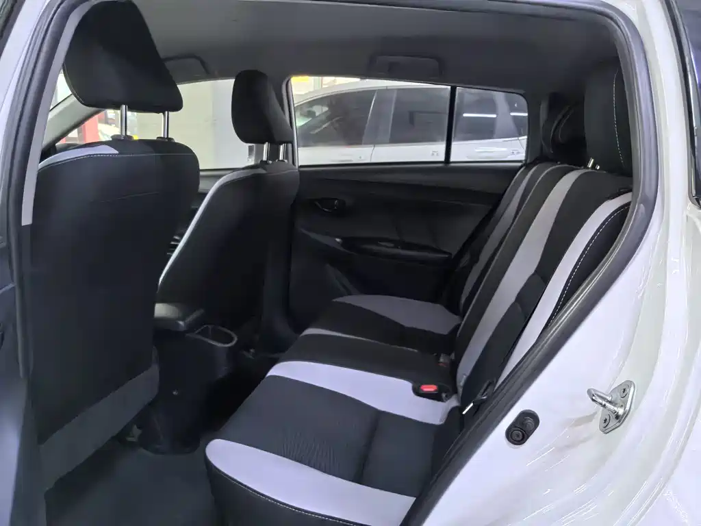 Toyota Yaris L — миниатюра 9